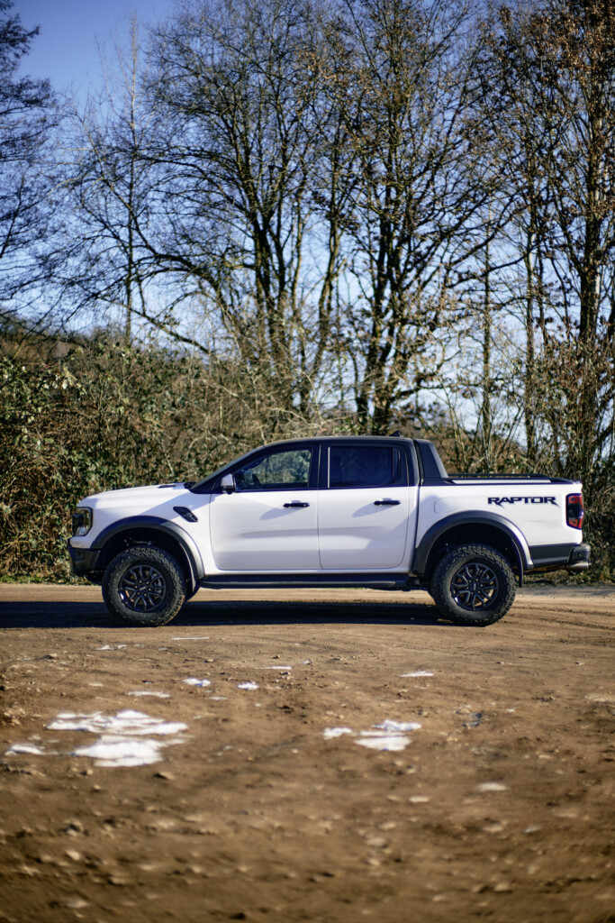 Ford Ranger Raptor in Weiß, Seitenansicht