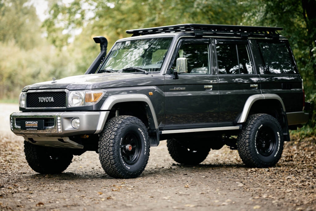 Höhergelegter Toyota Land Cruiser GRJ76 mit OME BP-51 Fahrwerk