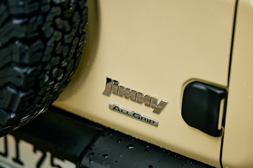 Jimny-AllGrip-Schriftzug am Suzuki Jimny GJ/HJ