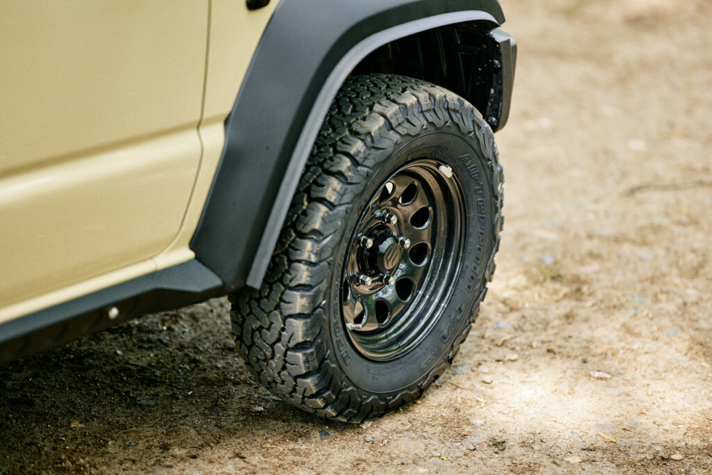 BF Goodrich All-Terrain KO2 auf schwarzer Felge am Suzuki Jimny GJ/HJ
