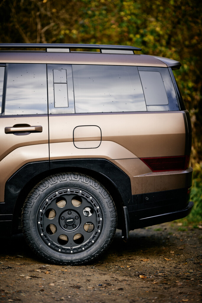 Hyundai Santa Fe mit delta4x4 Klassik B Felgen und All-Terrain-Reifen