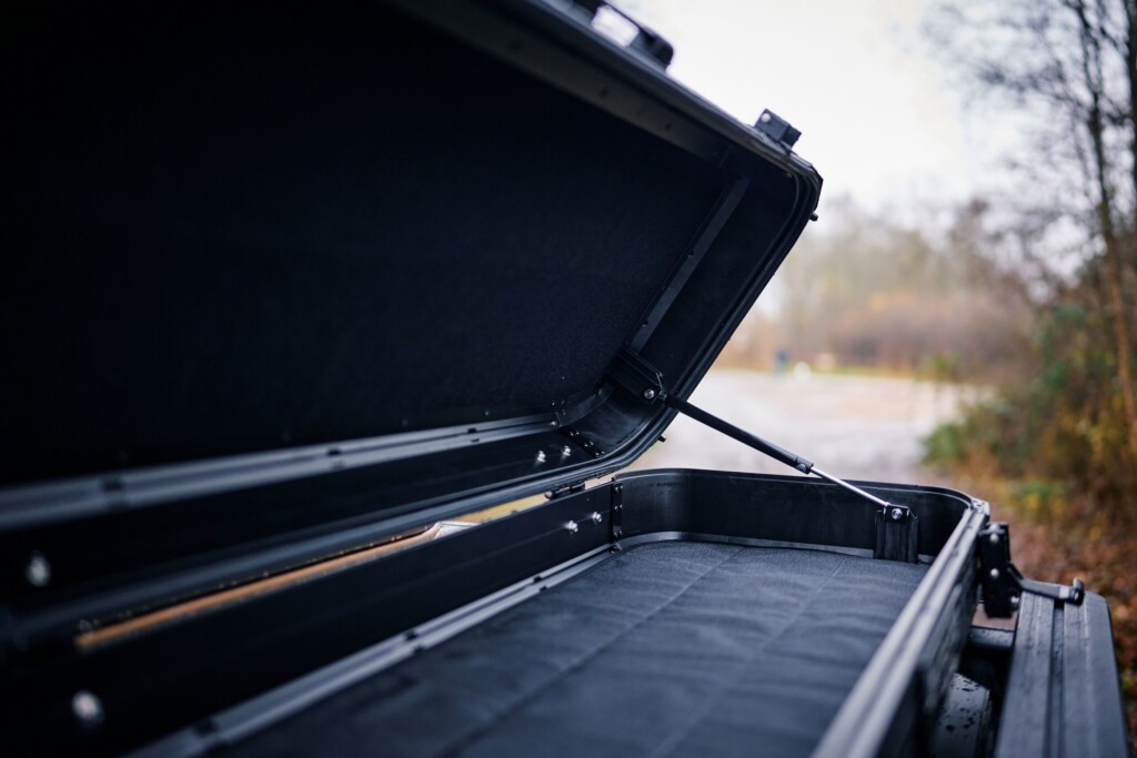 Geöffnetes RSI Hardtop mit Stauraum am Ford Ranger Wildtrak