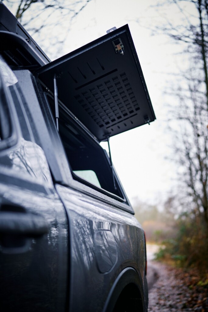 Ford Ranger Wildtrak mit RSI Hardtop und Maxtrax-Halterung