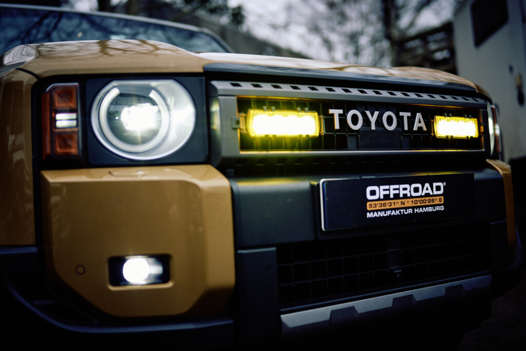 Toyota Land Cruiser 250 mit Lazer-Lichtbalken im Kühlergrill