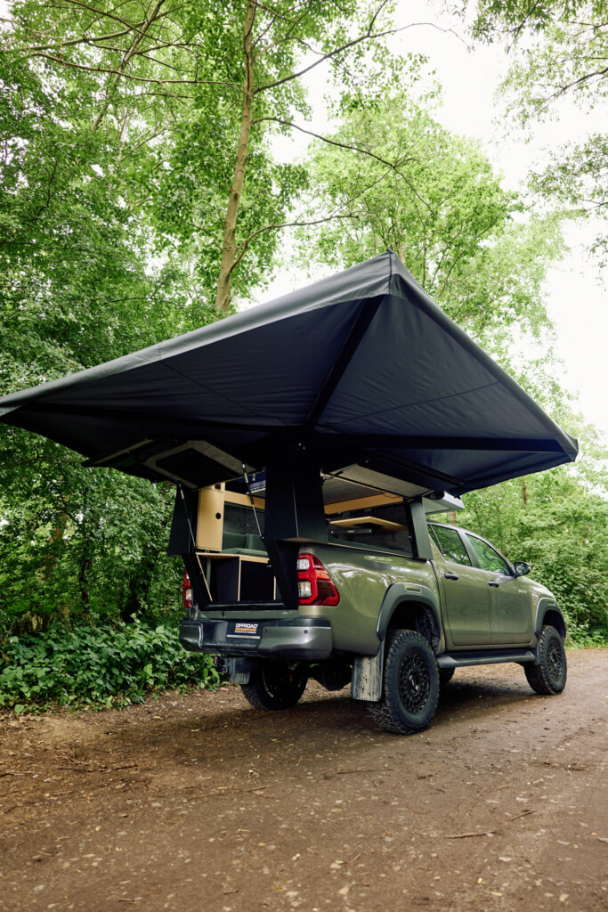 Toyota Hilux mit 270-Grad-Markise und FiftyTen Wohnkabine