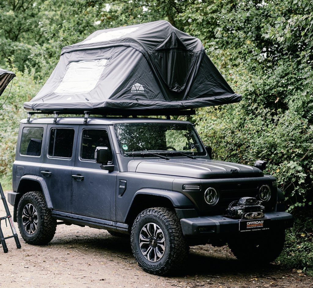 Höhergelegter BAW 212 mit All-Terrain-Reifen