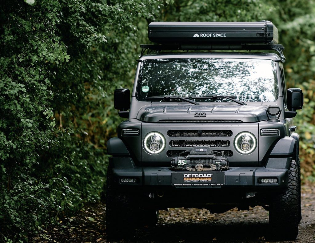 BAW 212 von vorne mit OME Fahrwerk und BFGoodrich KO3 auf dem Waldweg