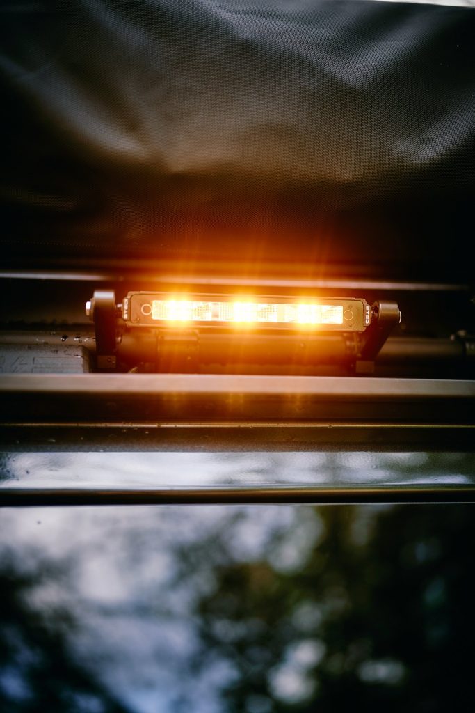 STEDI Seitenlicht an der Dachreling unter der Markise
