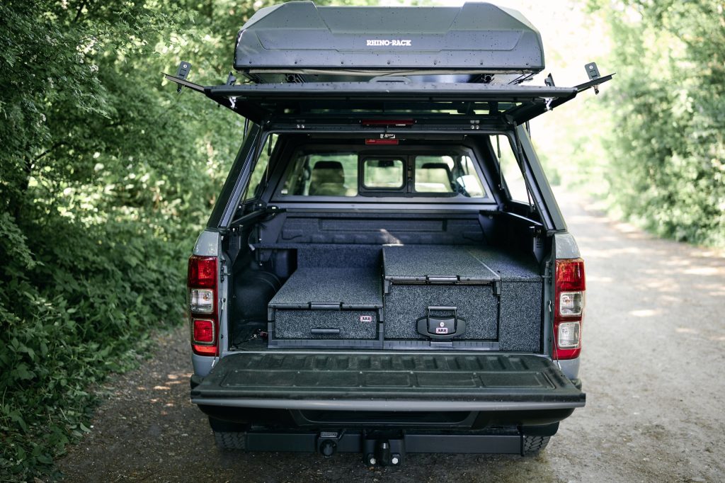 Outback Schubladensystem im geöffneten RSI Hardtop des Ford Ranger