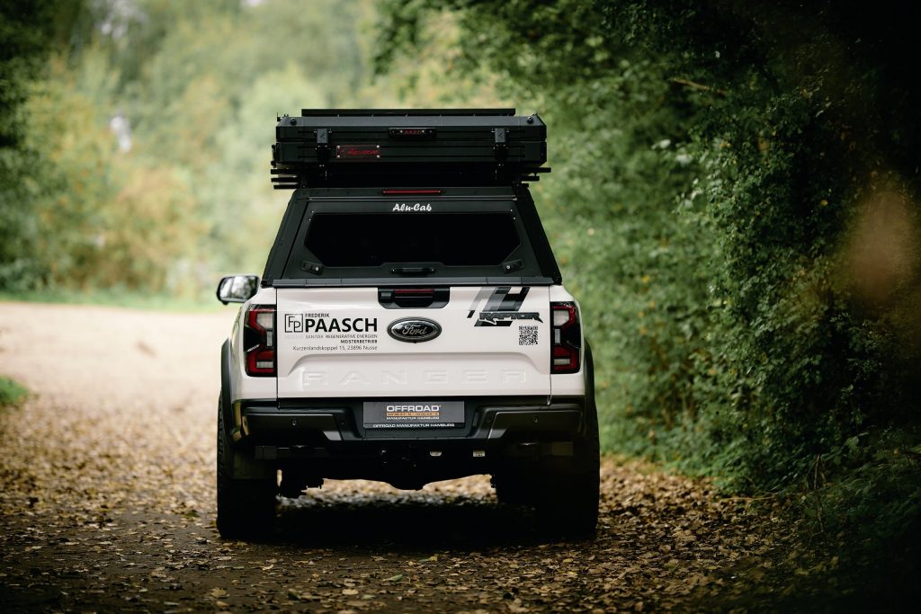 Ford Ranger Raptor von hinten mit Alu-Cab Hardtop