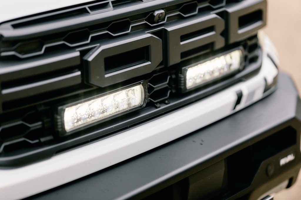 Lazer Lamps Triple-R 850 im Kühlergrill des Raptor