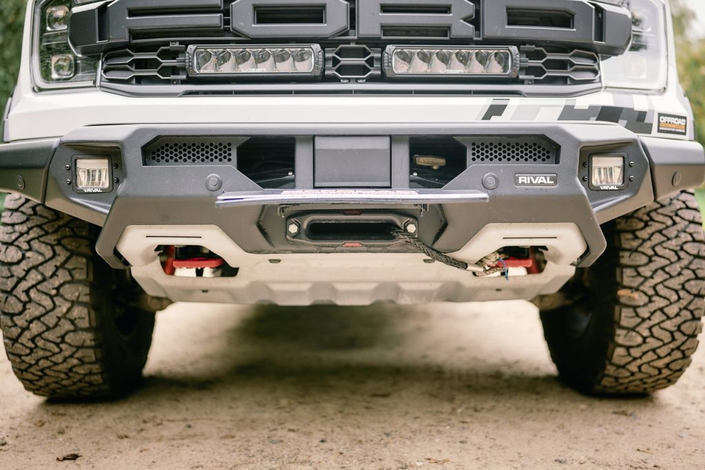 RIVAL Frontstoßstange mit WARN Seilwinde am Ford Ranger Raptor